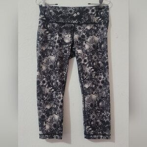 Lululemon athletica wunder crop flowabunga black angel wing SALE!